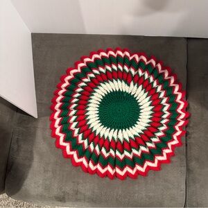 Vintage Handmade Crochet Round Doily Red Green White Zigzag‎ Pattern